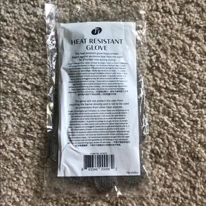 T3 Heat resistant glove